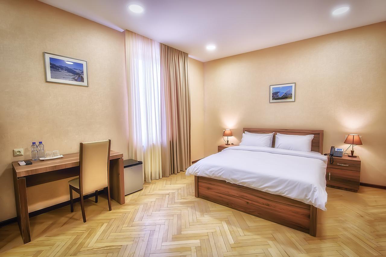 Green Corner Hotel Tbilisi Exterior photo